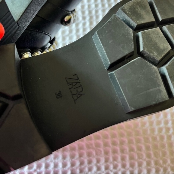 ZARA Leather Lug Sole Pearl Accented Chelsea Ankle Boots - Picture 7 of 10